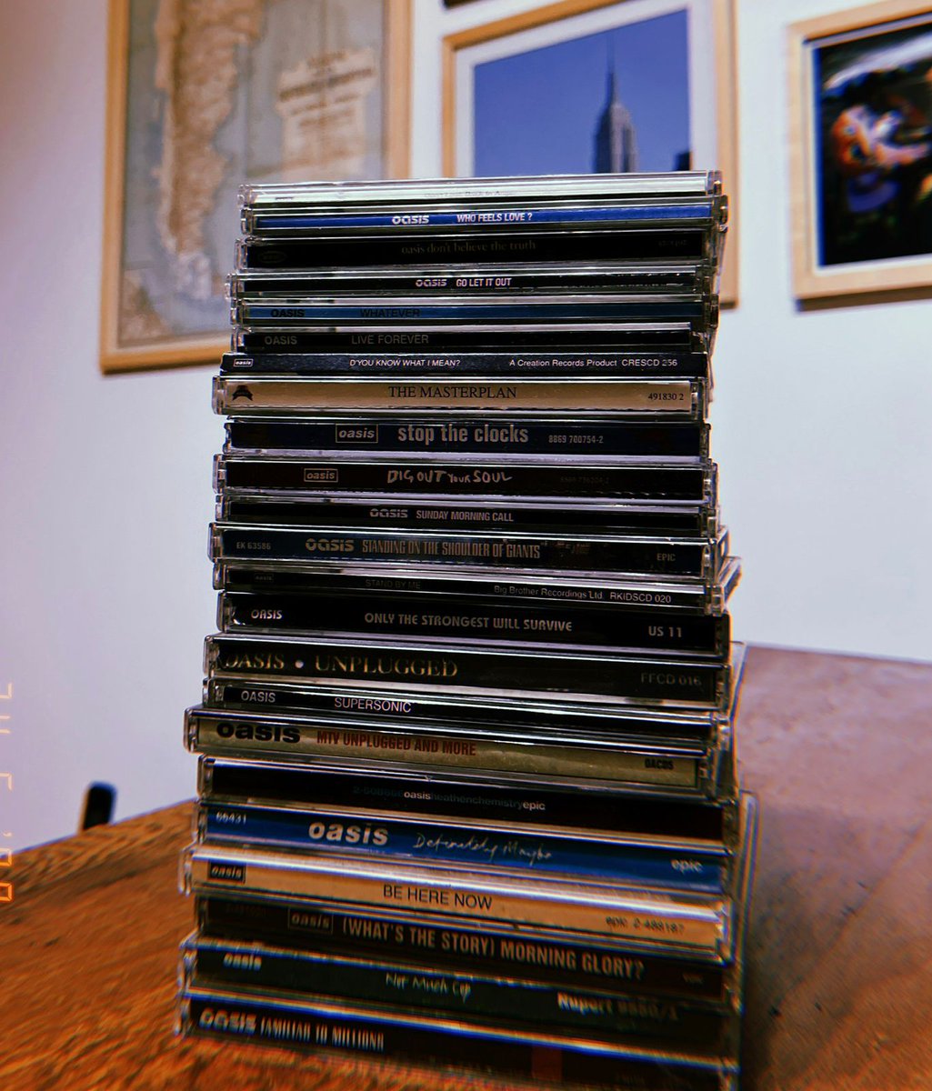 Hoy vuelven los Gallagher y estos son todos mis CD de <a href="/oasis/">Oasis</a> <a href="/liamgallagher/">Liam Gallagher</a> <a href="/NoelGallagher/">Noel Gallagher</a> #oasislive25 lanacion.com.ar/cultura/vuelve…