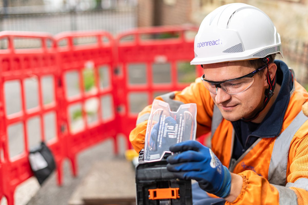 sizewellc's tweet image. 📡 Full Fibre Future for Leiston and Beyond | 5,000+ homes across #Leiston, Aldeburgh, Saxmundham and Halesworth now have access to ultra-reliable Full Fibre broadband after Sizewell C’s local investment enabled @WeAreOpenreach to accelerate their build plans for the local area.…