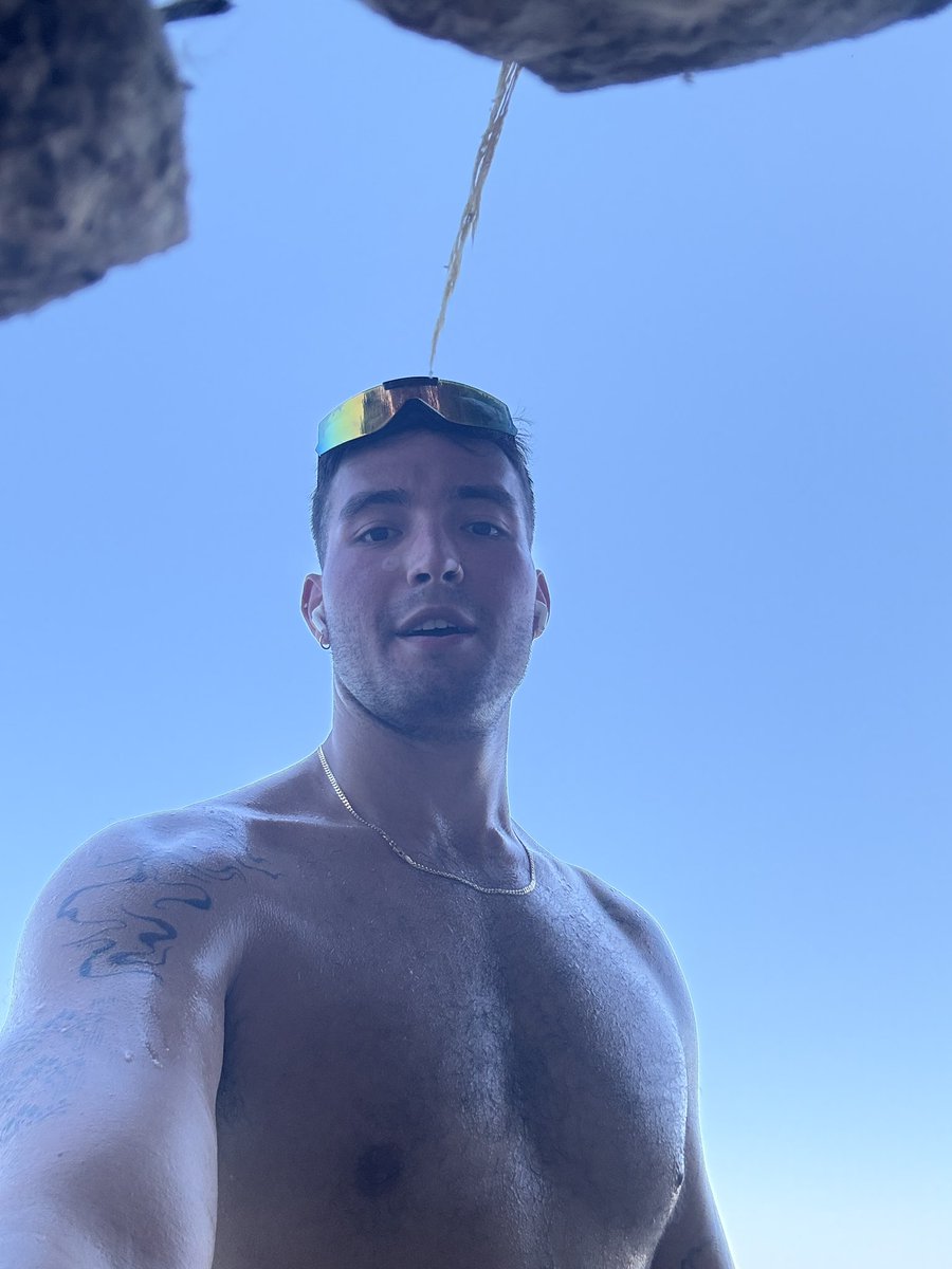 bsorks's tweet image. the locals gave me crazy looks for running in the heat on vacation but someone has to