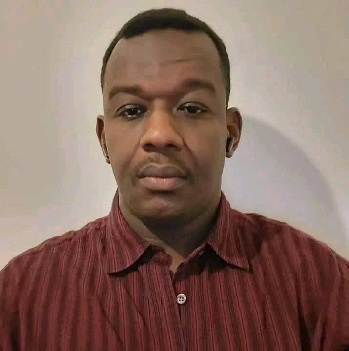 ولدي دا الايام دي شغال كشح حلل جد وهبش عش الدبابير قامو الدبابير فكو ليهو ابواقهم عشان يركز مع الابواق ويخلي الدبابير ،، نصيحتي ليك يا المر ركز في الدبابير الصفق الصغار دا مافيهو صمغ اقع الحلل والدبابير والشجار الكبار ملان صمغ وبقول ليك اصرف ليهم بركاوي خليهم يتراجفو زي الحاوي