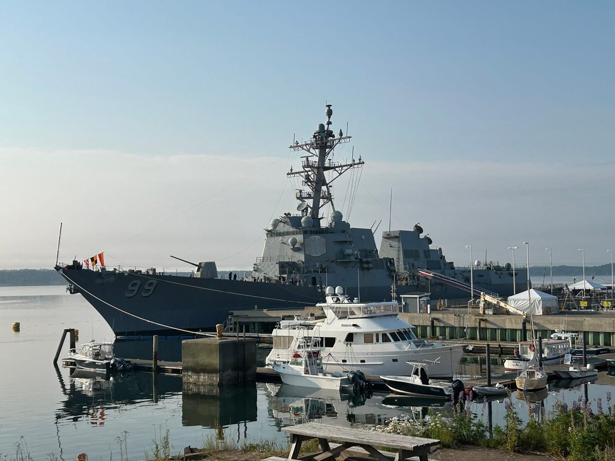 Moonlight (@starsmoonlight6) on Twitter photo beautiful USS Farragut docked in Eastport, Maine for Independence Day celebrations ❤️🇺🇸 beautiful USS Farragut docked in Eastport, Maine for Independence Day celebrations ❤️🇺🇸