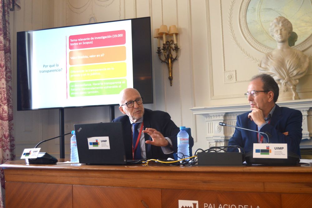 "La #transparencia permite detectar no solo corrupción, también despilfarro y comportamientos no éticos" y aumentar la eficacia de las políticas públicas, recordó hoy en nuestro curso en la <a href="/UIMP/">UIMP</a> <a href="/MANUELVILLORIA1/">MANUEL VILLORIA</a>, presidente de la Autoridad de Protección al Informante