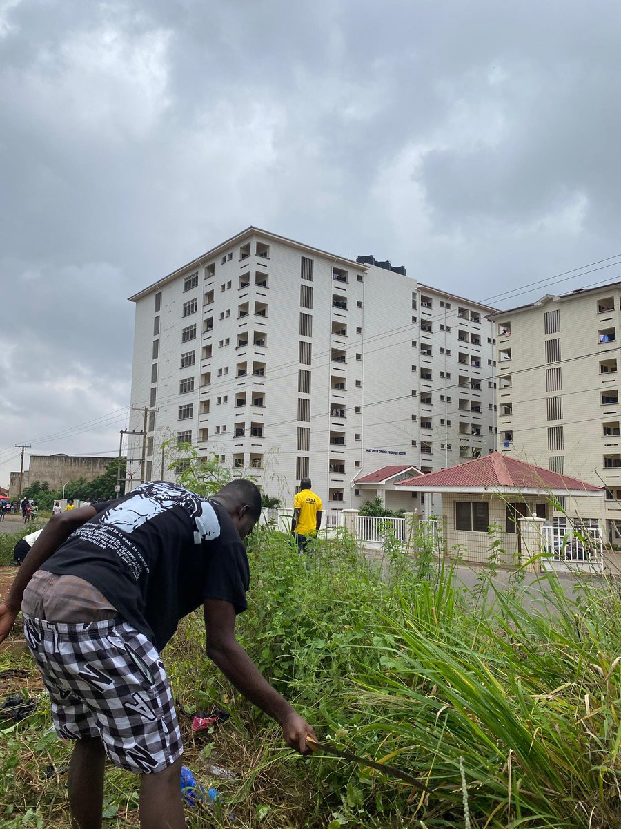 campusncentral's tweet photo. 📕 Images from the clean up exercise with the @buzstopboys boys https://t.co/7Tzgbip7WI