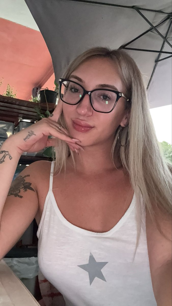๐ Sonia Burches โค๏ธโ๐ฅ (@soniaburchesx) on Twitter photo ๐บ๐ธ I hope I don't deflower any of my friends' boyfriends and that we have a peaceful vacation โง๏ธ๐งโโ๏ธโจ (although my 18 cm "little secret" may have other plans)
๐ช๐ธ Espero no desvirgar a ninguno de los novios de mis amigas y que tengamos unas vacaciones en paz โง๏ธ๐งโโ๏ธโจ (aunque puede ๐บ๐ธ I hope I don't deflower any of my friends' boyfriends and that we have a peaceful vacation โง๏ธ๐งโโ๏ธโจ (although my 18 cm "little secret" may have other plans)
๐ช๐ธ Espero no desvirgar a ninguno de los novios de mis amigas y que tengamos unas vacaciones en paz โง๏ธ๐งโโ๏ธโจ (aunque puede