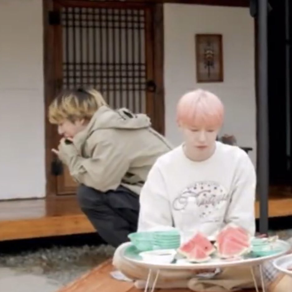 จัดอันดับความน่ารักของโลกปี 2025 :

อันดับที่ 1 เจโน่แอบกินแตงโม