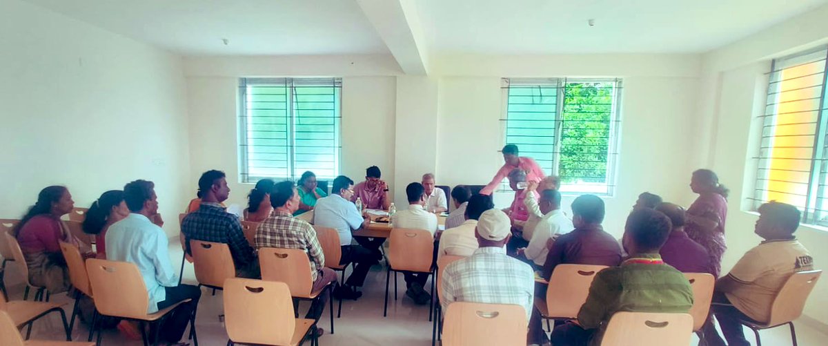 Zilla Panchayat Ramanagara (@zpramanagara) on Twitter photo ಇಂದು ಚನ್ನಪಟ್ಟಣ ತಾಲ್ಲೂಕಿನ ಹೊಂಗನೂರು ಸರ್ಕಾರಿ ಪ್ರೌಢಶಾಲೆಗೆ ಬೆಂಗಳೂರು ದಕ್ಷಿಣ ಜಿ.ಪಂ #CEO_Anmol_Jain IAS ರವರು ಭೇಟಿ ನೀಡಿ ಶಿಕ್ಷಣ ಇಲಾಖೆ ಅಧಿಕಾರಿಗಳೊಂದಿಗೆ ಸಭೆ ನಡೆಸಿ ನಂತರ ಮಕ್ಕಳೊಂದಿಗೆ ಸಂವಾದ ನಡೆಸಿದರು
<a href="/IASassociation/">IAS Association</a> ಇಂದು ಚನ್ನಪಟ್ಟಣ ತಾಲ್ಲೂಕಿನ ಹೊಂಗನೂರು ಸರ್ಕಾರಿ ಪ್ರೌಢಶಾಲೆಗೆ ಬೆಂಗಳೂರು ದಕ್ಷಿಣ ಜಿ.ಪಂ #CEO_Anmol_Jain IAS ರವರು ಭೇಟಿ ನೀಡಿ ಶಿಕ್ಷಣ ಇಲಾಖೆ ಅಧಿಕಾರಿಗಳೊಂದಿಗೆ ಸಭೆ ನಡೆಸಿ ನಂತರ ಮಕ್ಕಳೊಂದಿಗೆ ಸಂವಾದ ನಡೆಸಿದರು
<a href="/IASassociation/">IAS Association</a>