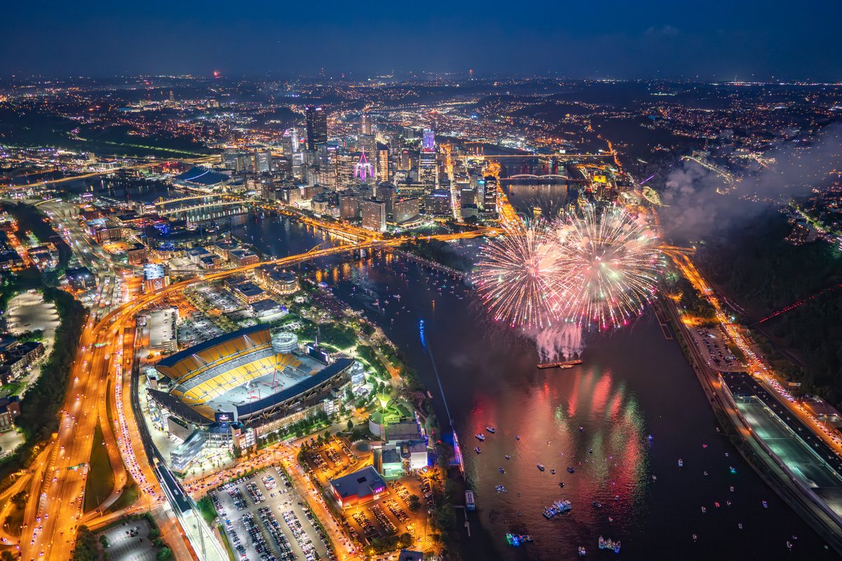 dmcgrew's tweet photo. 🇺🇸 Happy 4th of July! #pittsburgh https://t.co/F6DJNDlBKm