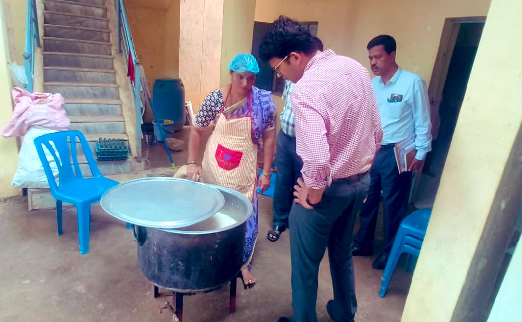 Zilla Panchayat Ramanagara (@zpramanagara) on Twitter photo ಇಂದು ಬೆಂಗಳೂರು ದಕ್ಷಿಣ ಜಿಲ್ಲೆಯ ರಾಮನಗರ ತಾಲ್ಲೂಕಿನ ಅವ್ವೇಹಳ್ಳಿ ಸರ್ಕಾರಿ ಶಾಲೆಗೆ ಶಿಕ್ಷಣ ಇಲಾಖೆಯ ಆಯುಕ್ತರಾದ ಶ್ರೀ #ತ್ರಿಲೋಕ್_ಚಂದ್ರ IAS ರವರು ಹಾಗೂ ಜಿ.ಪಂ #CEO_Anmol_Jain IAS ರವರು ಭೇಟಿ ನೀಡಿ ವೀಕ್ಷಿಸಿದರು
<a href="/IASassociation/">IAS Association</a> <a href="/RLR_BTM/">Ramalinga Reddy</a> <a href="/DKShivakumar/">DK Shivakumar</a> ಇಂದು ಬೆಂಗಳೂರು ದಕ್ಷಿಣ ಜಿಲ್ಲೆಯ ರಾಮನಗರ ತಾಲ್ಲೂಕಿನ ಅವ್ವೇಹಳ್ಳಿ ಸರ್ಕಾರಿ ಶಾಲೆಗೆ ಶಿಕ್ಷಣ ಇಲಾಖೆಯ ಆಯುಕ್ತರಾದ ಶ್ರೀ #ತ್ರಿಲೋಕ್_ಚಂದ್ರ IAS ರವರು ಹಾಗೂ ಜಿ.ಪಂ #CEO_Anmol_Jain IAS ರವರು ಭೇಟಿ ನೀಡಿ ವೀಕ್ಷಿಸಿದರು
<a href="/IASassociation/">IAS Association</a> <a href="/RLR_BTM/">Ramalinga Reddy</a> <a href="/DKShivakumar/">DK Shivakumar</a>