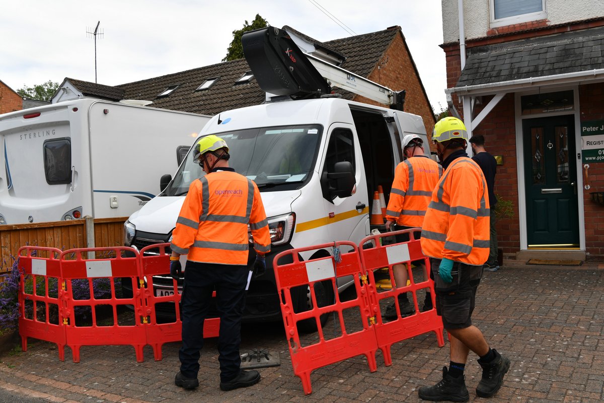 WeAreOpenreach's tweet image. We’re proud to team up with @rspb to help protect wildlife and preserve natural habitats! 

Check out our amazing engineers in Worcester lending a hand to install swift boxes for @swiftsweek—going above and beyond for our feathered friends!