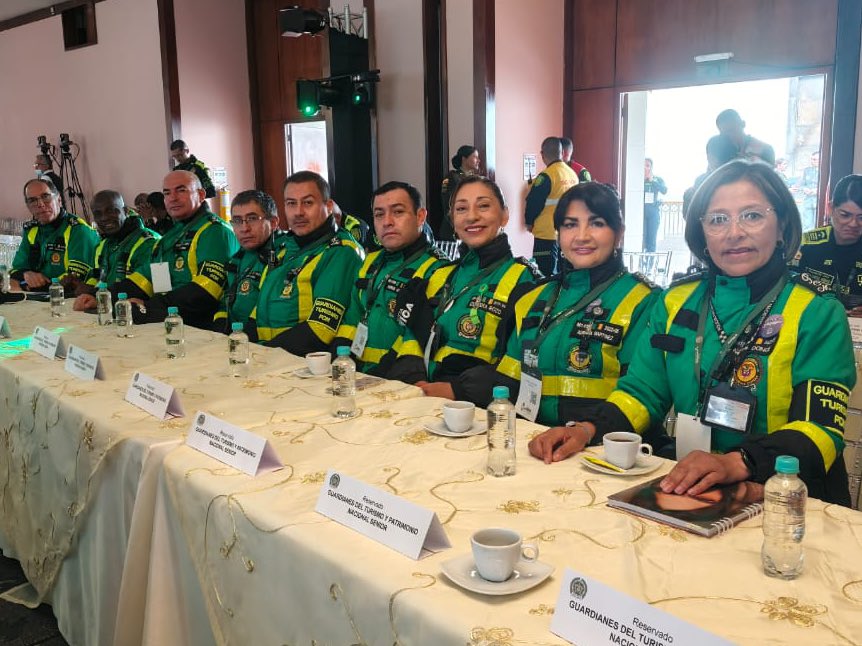 PCMMEBOGOFICIAL's tweet image. #AEstaHora nos encontramos en el 5° Congreso de Seguridad Turística, representados por nuestros Guardianes del Turismo y Patrimonio Nacional Senior.
¡Comprometidos con un turismo seguro y responsable!

#GuardianesDelTurismo #TurismoSeguro #SeguridadTurística #PatrimonioCultural