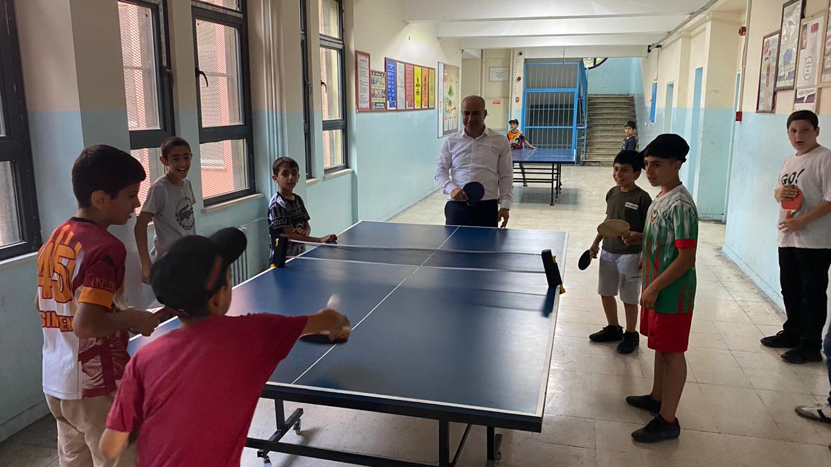 DYK ETÜT Diyarbakır Yaz Dönemi DYK ve Yaz Okulu Kurslarımız çerçevesinde İlçemiz Mesut Yılmaz İlkokulunu ve 700.Yıl Ortaokulunu ziyaret ederek, öğrencilerimiz ile buluştuk..
<a href="/Diyarbakirmem/">Diyarbakır İl Millî Eğitim Müdürlüğü</a>
<a href="/Murat4Kucukali/">Murat Küçükali</a> 
<a href="/BaglarKaymakam/">Bağlar Kaymakamlığı</a> 
<a href="/MEHMETKANT90461/">MEHMET KANTAR</a>