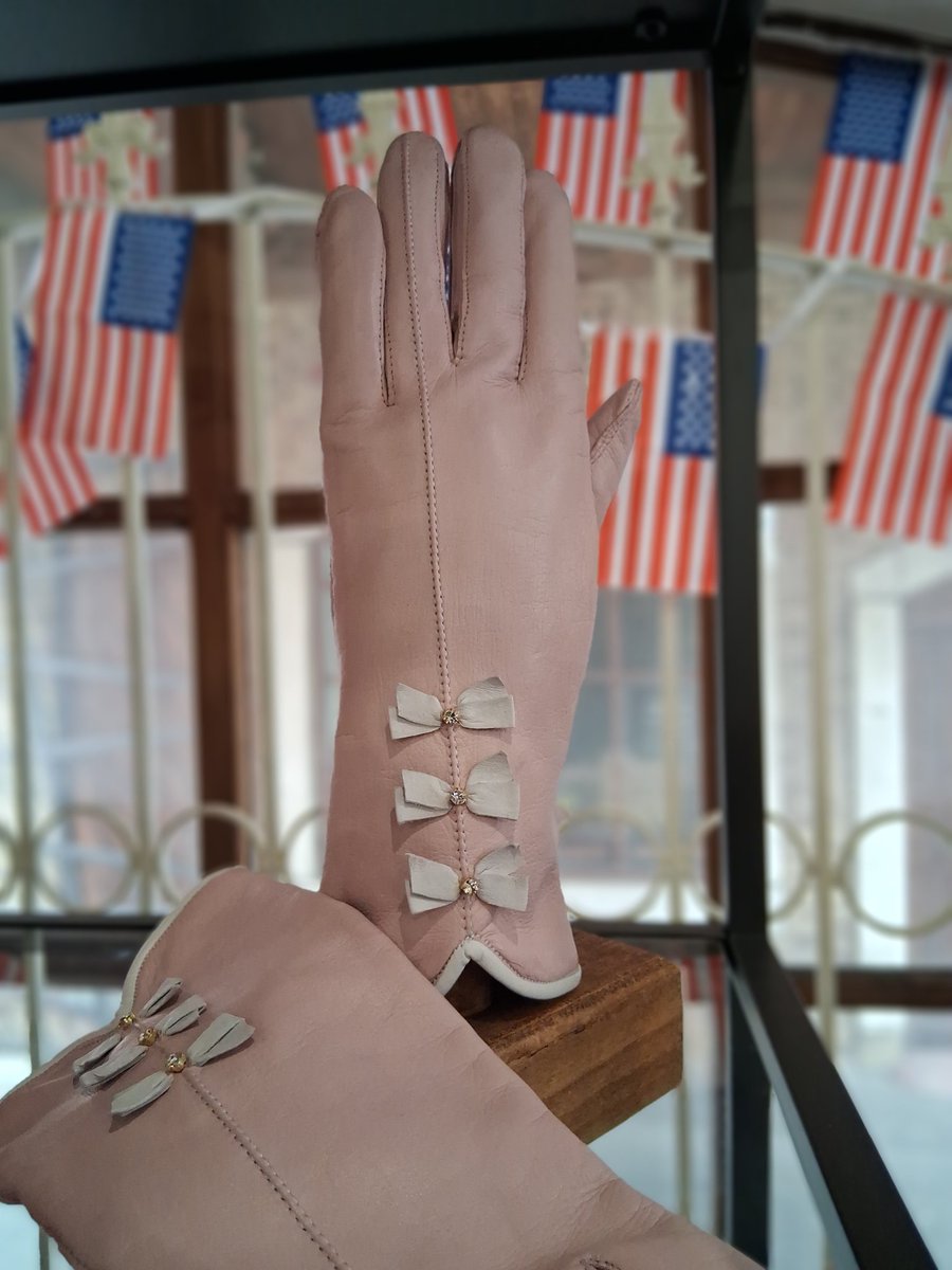 🇺🇸 Happy 4th of July to our American friends and followers!
The bunting is up in our window and we’re sending handcrafted love from Ireland across the Atlantic.
Here’s to independence, craftsmanship and beauty in the details.
#Happy4thOfJuly #MadeWithCare #FromIrelandWithLove