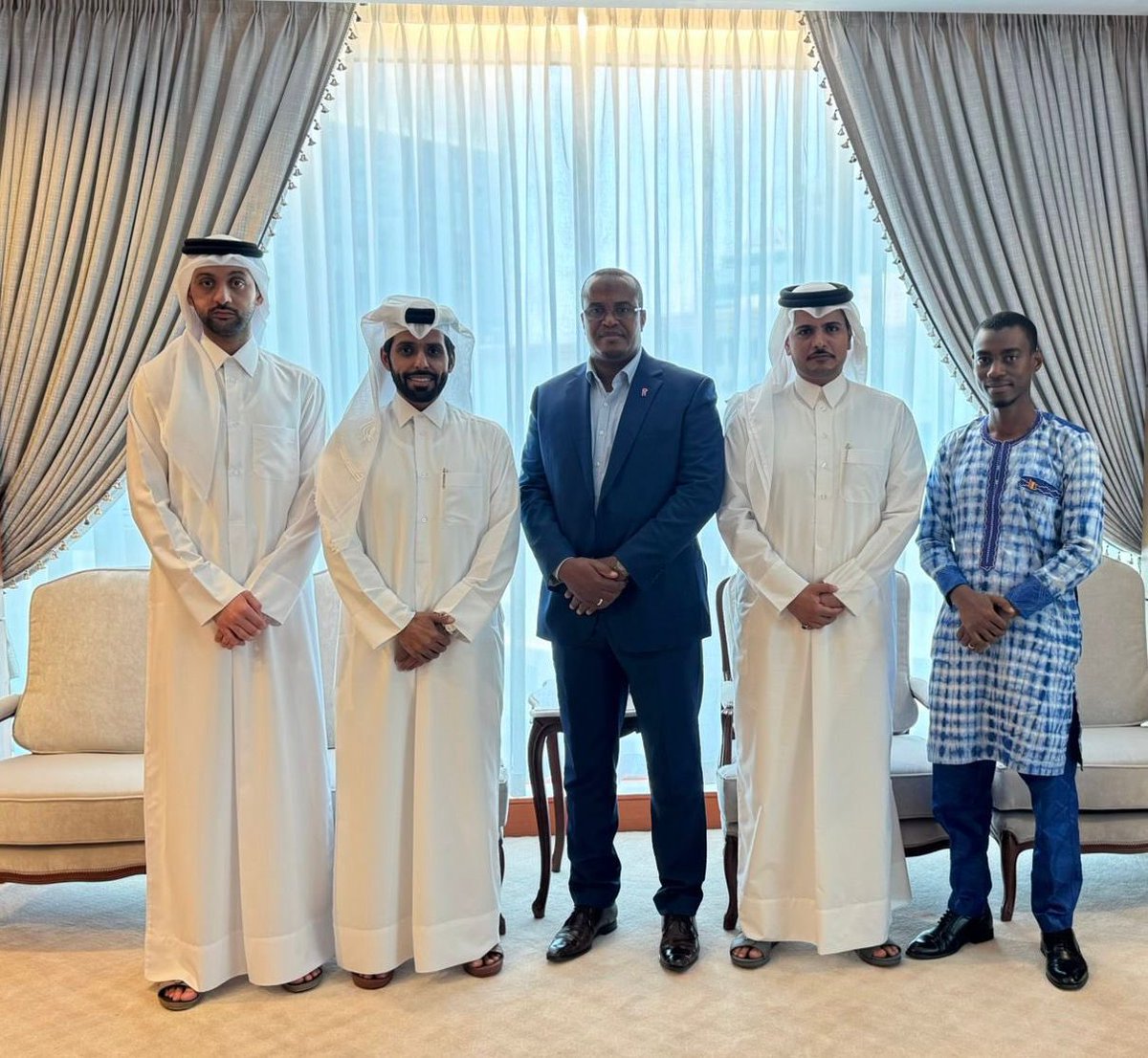 qmc_qa's tweet image. استقبلت المؤسسة القطرية للإعلام ممثلة بمكتب التعاون الدولي والاتفاقيات، السيد أحمد أبوبكر صو مستشار في سفارة غينيا لدى الدولة، لبحث اتفاقية تعاون إعلامي تشمل التدريب وتبادل الخبرات، وبناء شراكة إعلامية مستدامة بين قطر وغينيا.