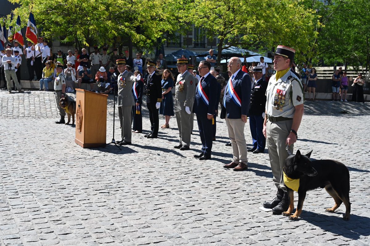 Brigade du génie (@brigadedugenie) on Twitter photo 🐕 Ce 4 juillet, le <a href="/CDC_132RIC/">Chef de corps du 132e Régiment d'Infanterie Cyno</a> a changé de chef de corps. Lors d’une cérémonie présidée par le GBR BIZIEN, commandant la BGEN, le COL BEDEZ a rendu son commandement. Le LCL VANTAJOL s’est quant à lui vu confier le commandement du régiment, devenant ainsi le 46e CDC du 132RIC ! 🐕 Ce 4 juillet, le <a href="/CDC_132RIC/">Chef de corps du 132e Régiment d'Infanterie Cyno</a> a changé de chef de corps. Lors d’une cérémonie présidée par le GBR BIZIEN, commandant la BGEN, le COL BEDEZ a rendu son commandement. Le LCL VANTAJOL s’est quant à lui vu confier le commandement du régiment, devenant ainsi le 46e CDC du 132RIC !
