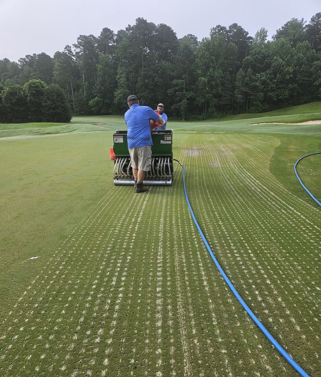 Duke GC with Brendan McNulty and staff.  Crew is spot on as usual with supporting the operation. 500lbs/M of sand injected into this older profile while leaving a clean surface.  #DryJect #newfloatingheads