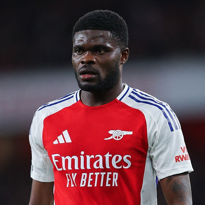 🚨 Thomas Partey hakkında, 2021-2022 yılları arasında işlendiği iddia edilen 5 tecavüz ve 1 cinsel saldırı suçu nedeniyle Polis Teşkilatı tarafından resmen soruşturma açıldığı açıklandı. 📰