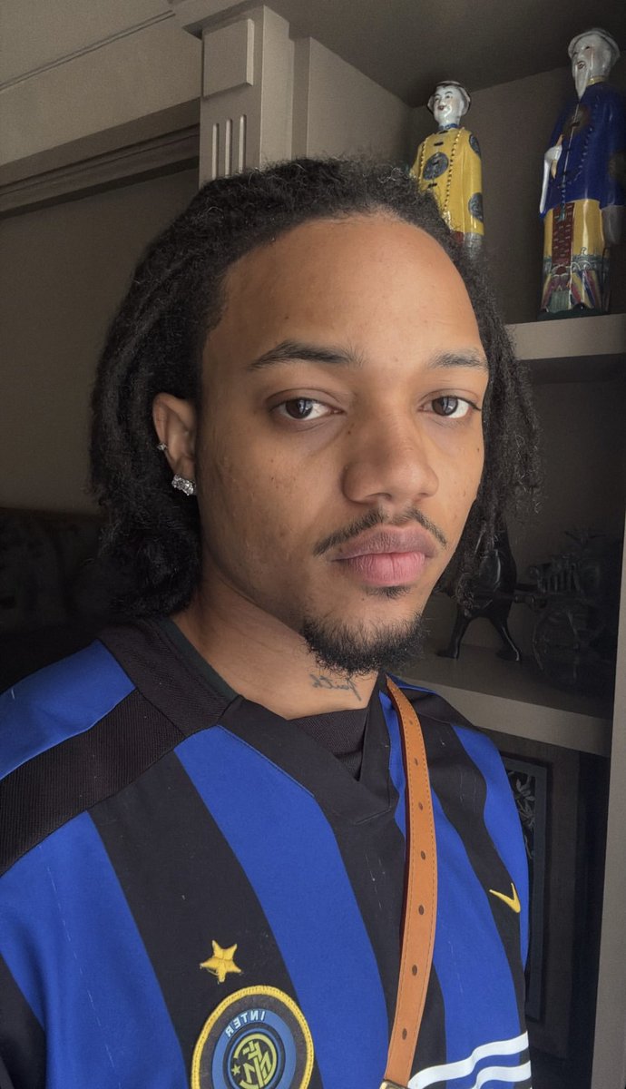 liltjay74's tweet image. Who is this??