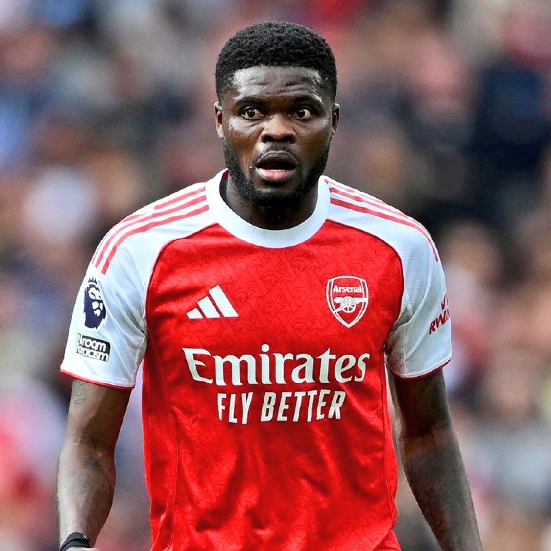 NOTICIA. Thomas Partey ha sido ACUSADO de 5 cargos de VIOLACION y un cargo de AGRESION SEXUAL por la policía metropolitana de Londres. [Sky]