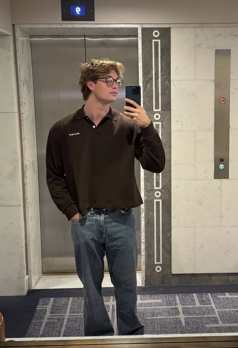 Emily_GA_'s tweet image. I NEED Nick in glasses in the sequel