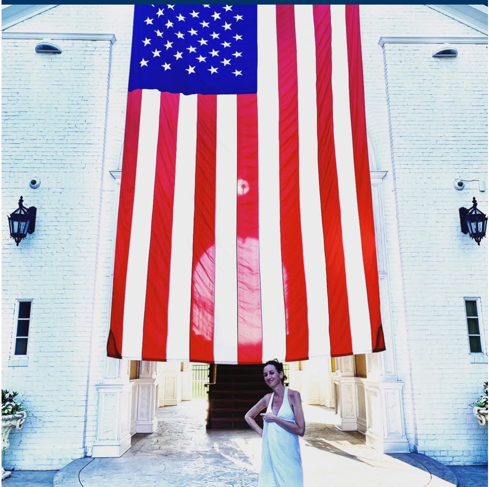 AllisonGuerrier's tweet photo. Grand Ole Rag. Happy birthday America!! #TrumpNational #Bedminster https://t.co/4050c9Ba8s