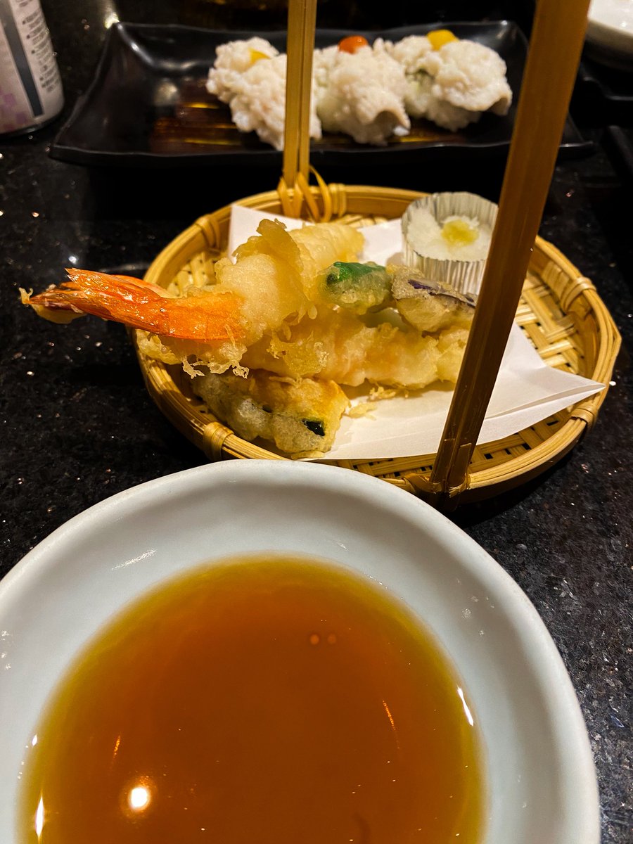 lisa_higuchi's tweet photo. Japanese food tastes better in Japan. #Osaka #Japan #japanesefood #foodfriday #foodforthought #food #sushi #tempura #statingtheobvious #travel #travelphotography https://t.co/EiUpbpE1gB