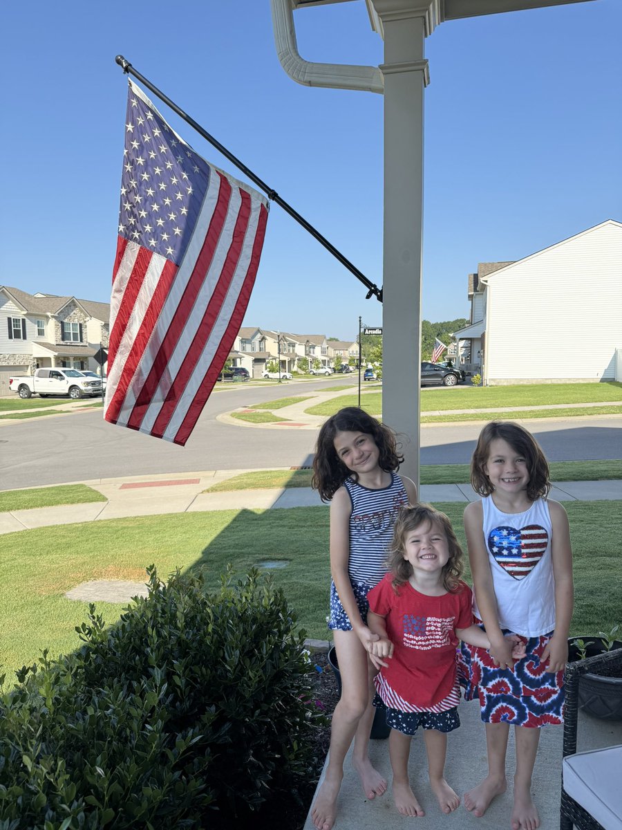 kennysilva's tweet image. Happy Fourth from the Silva girls!