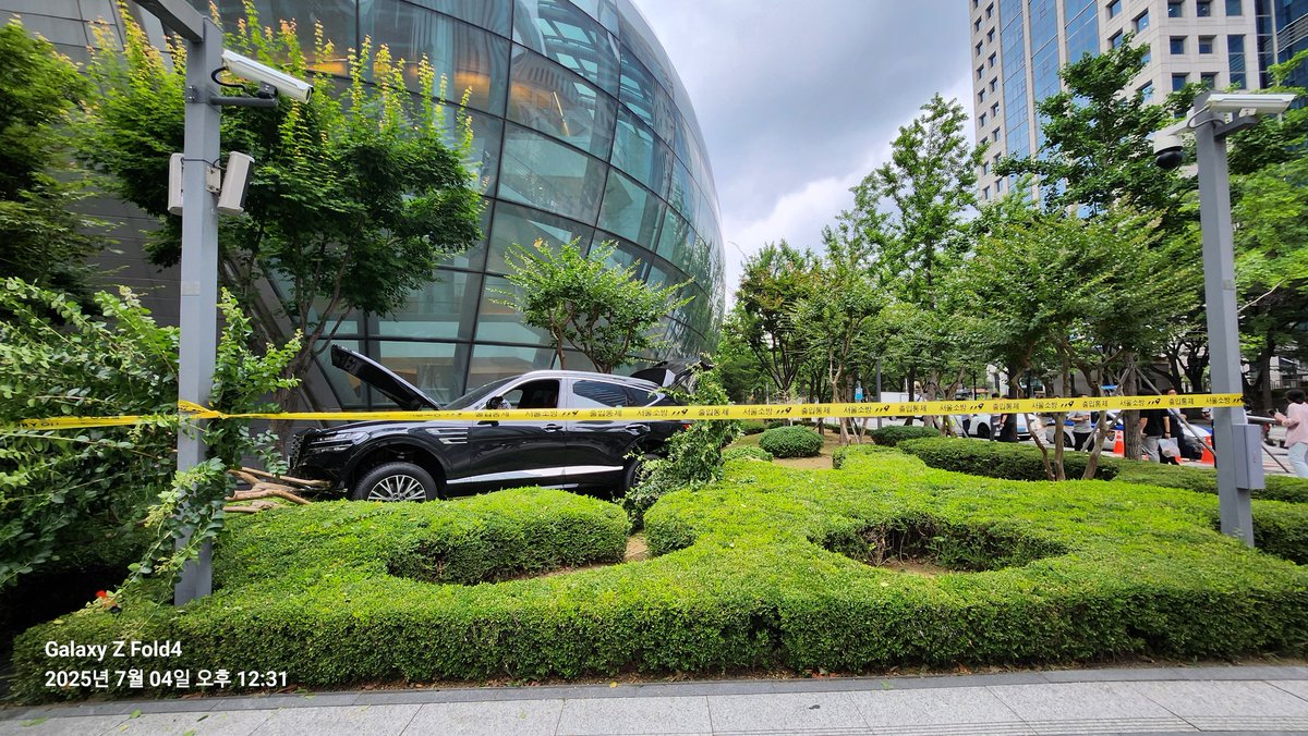 오늘 일있어서 여의도 갔다가 본 것 
이게 대체 무슨...