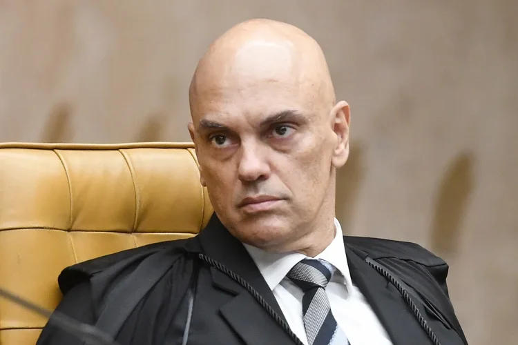 IOF: Moraes suspende atos do governo e do Congresso sobre imposto e convoca conciliação.
Na decisão, o relator das ações que tratam do tema convocou uma audiência de conciliação entre os Poderes.