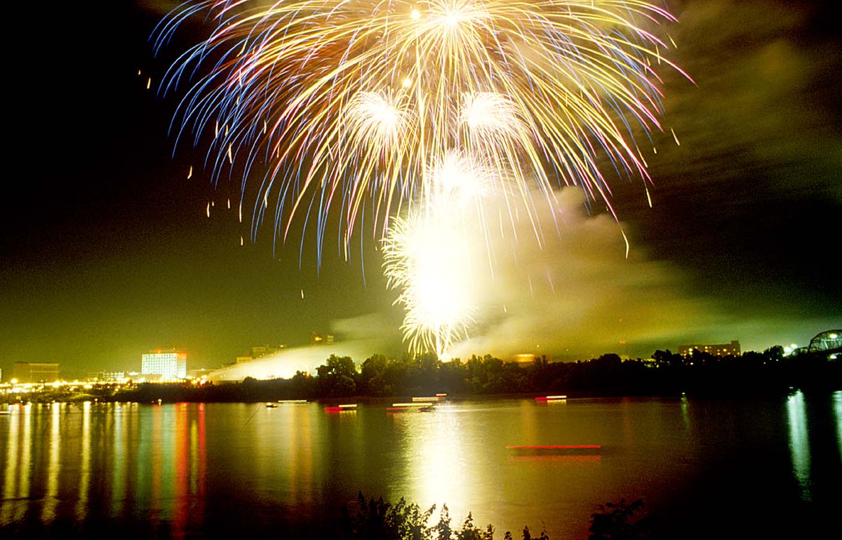 Happy July 4th Huntington!
<a href="/DowntownHWV/">Downtown Huntington™</a> <a href="/marshallu/">Marshall University</a> @937theDawg