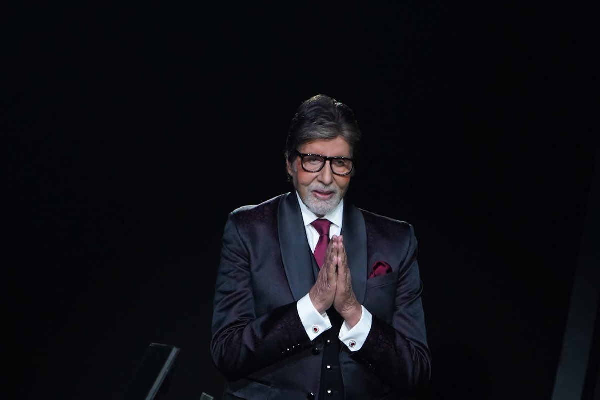 ashokmistry4545's tweet photo. Children idolize him. Parents trust him.
For every generation, Amitabh Bachchan is KBC.
#25YearsOfKBC @SrBachchan Sir
#AmitabhBachchan https://t.co/2gfcJzTra5