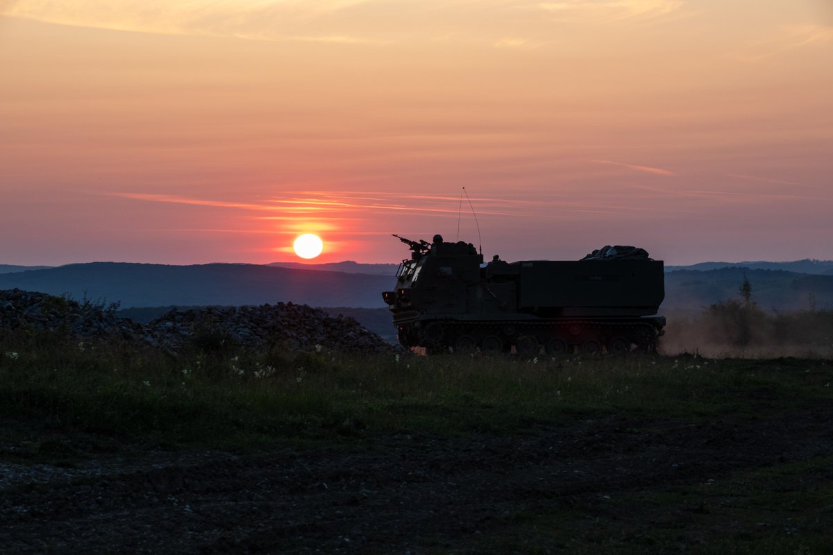 USArmyEURAF's tweet photo. Strike in the Dark 🌒💥
U.S. Soldiers assigned to 1st Battalion, 77th Field Artillery Regiment, 41st Field Artillery Brigade conduct a fire mission at nightfall during “The Raid” during #SaberGuardian25.
#DEFENDER25 #ThisIsUSAREURAF #EuropeAfricaInnovation #WeAreNATO https://t.co/mH4n9bPDX8