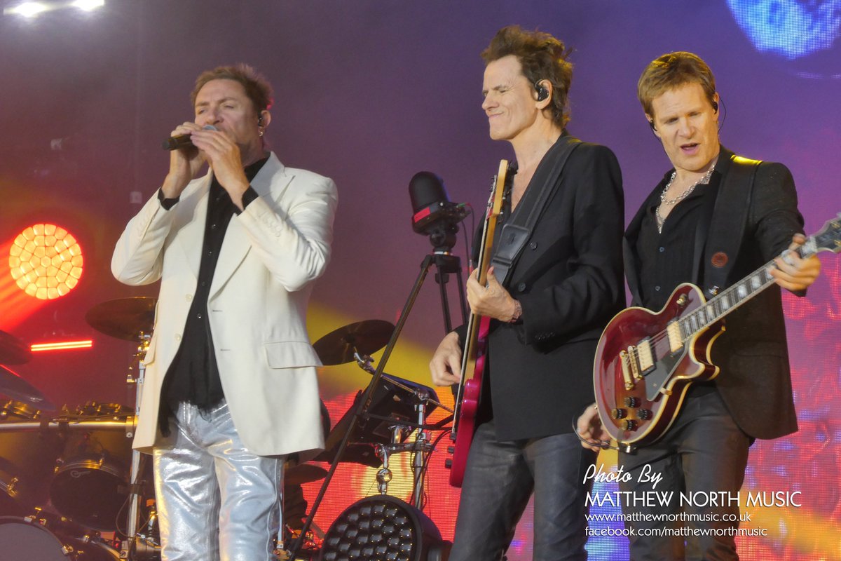 great time at <a href="/duranduran/">Duran Duran</a> last night. Proper photos here. 

facebook.com/media/set/?van…