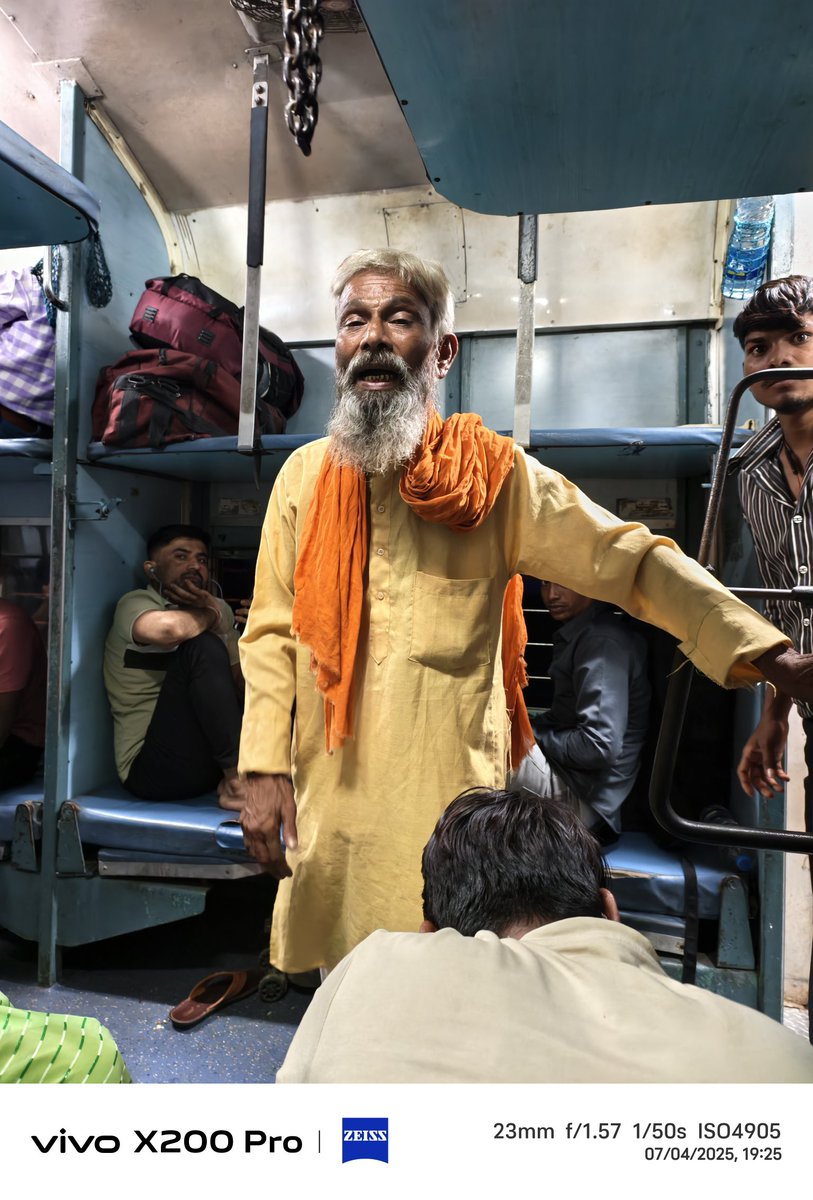 BlueSmith196258's tweet photo. @IRCTCofficial this person said that he have some problem and he want to go home i dont know whether he is saying truth or not but by this way he is irritating passenger also.Please send rpf https://t.co/wJPUgDjwxJ