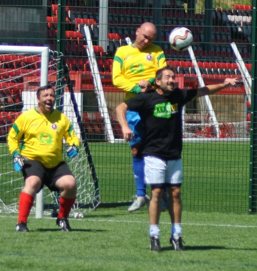 powerslam1973's tweet image. 11 years ago, played at Oakwell in a tournament, our team won !!!
Yours truly in goal ⚽
