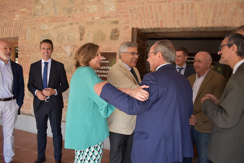 pfrancoCLM's tweet image. 🤳  🛜  Ponemos de largo junto al consejero Juan Alfonso Ruiz Molina y su equipo ‘Senda CLM’, una nueva herramienta tecnológica para destinar fondos RETECH del #SpainLivingLab a la mejora de la gestión comercial de establecimientos hoteleros y rurales en Castilla-La Mancha.