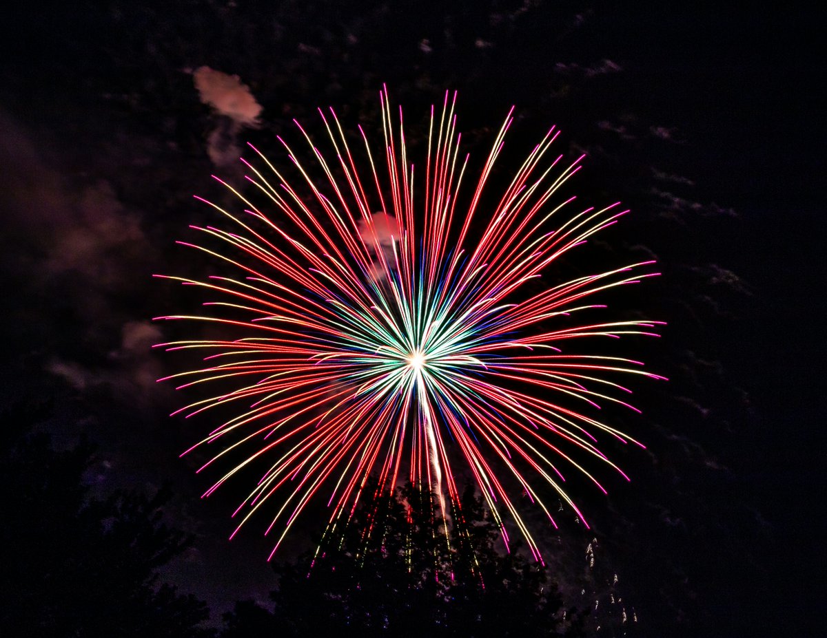 For many with PTSD, July 4th fireworks can trigger anxiety or flashbacks.
Here are tips to manage expected &amp; unexpected fireworks from the National Center for PTSD: ptsd.va.gov/understand/wha…
Wishing a safe 4th of July to all.
#PTSDawareness #FireworksAndPTSD #MentalHealthAwareness