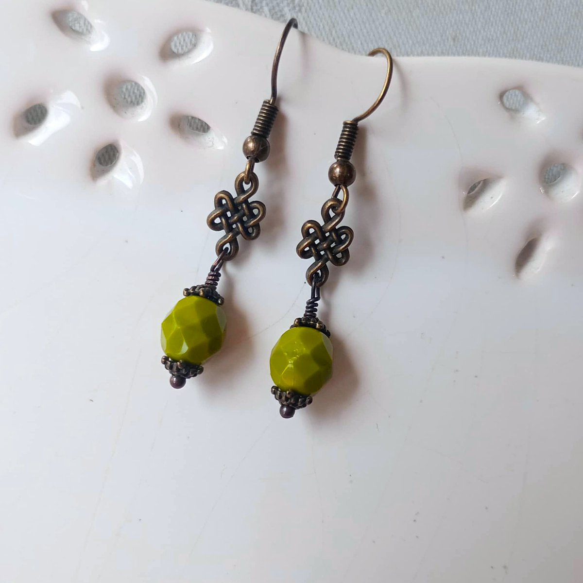 SUMMER OFFERS AT LOVESVINTAGE43🌞
10% OFF EVERYTHING ALSO BUY 2+ SAVE 12%!🖤
NEW! Handmade Ancient Knot Detail Olive Green &amp; Antique Bronze Czech Glass Bead Earrings 🖤#MHHSBD #FirstTMaster #CraftBizParty #ShopIndie #UKMakers #handmadeearrings  lovesvintage43.com/product/ancien…