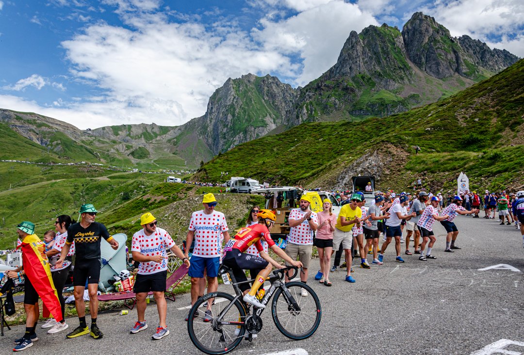 Put your hands up in the air...it's nearly Tour de France time! 🙌 And not just one stage, but 2 stages in our valley this year...#happydays 😁😍

#tourdefrance #pyrenees #cycling #cyclisme #ciclismo #fietsen