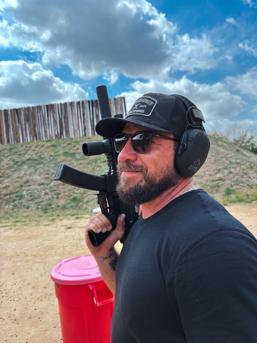 JenPhilOfficial's tweet image. Happy 4th America! 🇺🇸 Thanks for the man…. and for not banning everything fun. 🍻
