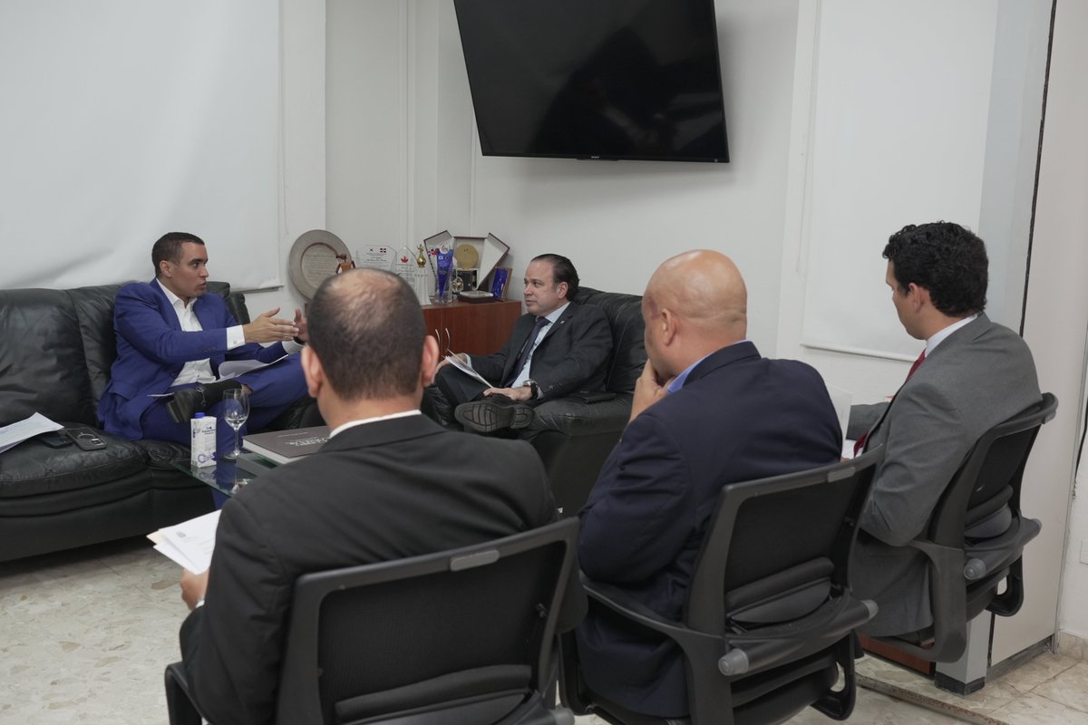 Sostuve una reunión con el amigo y colega José Julio Gómez, embajador de la República Dominicana en China. Conversamos sobre el fortalecimiento de nuestras relaciones bilaterales y el seguimiento a temas de interés común. 🇩🇴🤝🇨🇳
#DiplomaciaRD #RelacionesBilaterales