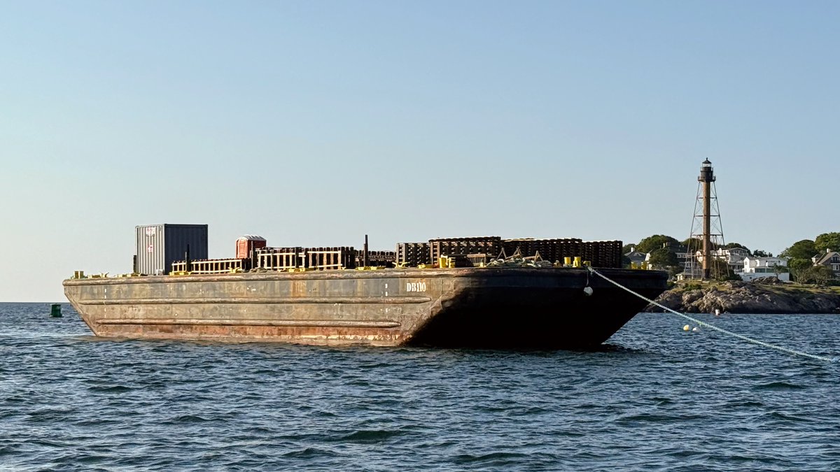 The fireworks barge is in position. Please stay clear and observe the safety zone marked with four orange tetrahedron buoys!