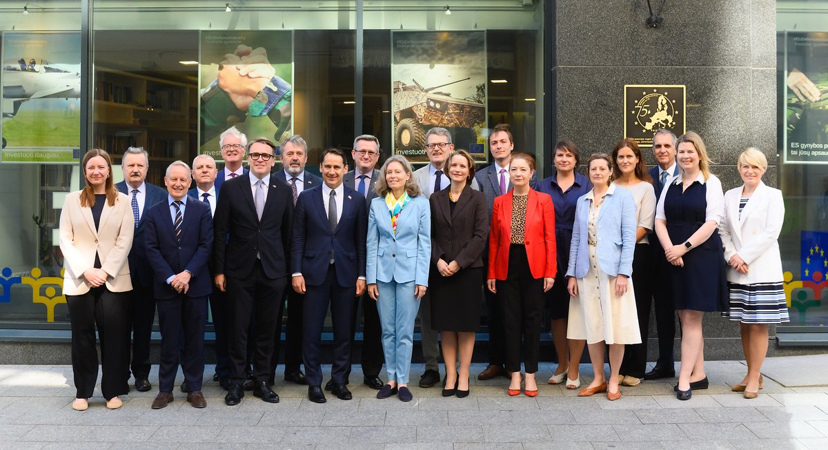 DKAMBinLT's tweet image. What a privilege to have such EU colleagues. Presentation today of the Danish EU Presidency priorities. A special thanks to Vice-Minister of Foreign Affairs @SigitasMitkus for joining us. Security and competitiveness are key for a strong EU #eu2025dk
