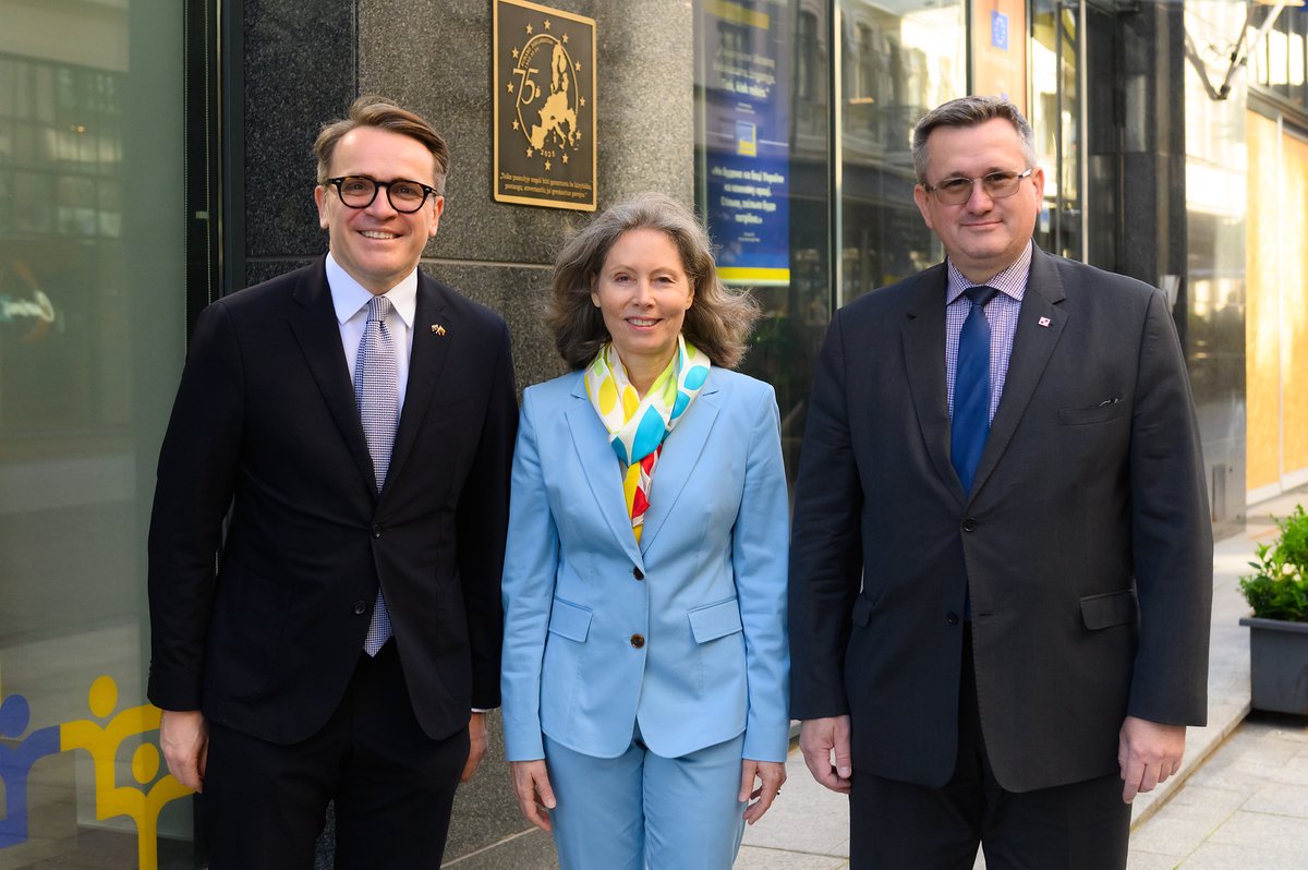 DKAMBinLT's tweet image. What a privilege to have such EU colleagues. Presentation today of the Danish EU Presidency priorities. A special thanks to Vice-Minister of Foreign Affairs @SigitasMitkus for joining us. Security and competitiveness are key for a strong EU #eu2025dk