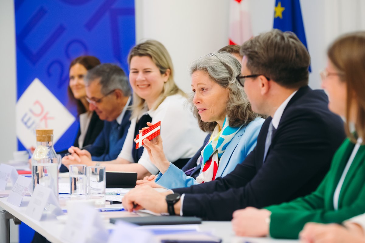 DKAMBinLT's tweet image. What a privilege to have such EU colleagues. Presentation today of the Danish EU Presidency priorities. A special thanks to Vice-Minister of Foreign Affairs @SigitasMitkus for joining us. Security and competitiveness are key for a strong EU #eu2025dk
