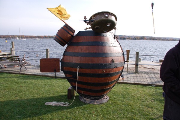 Happy 4th of July!

Did you know the United States funded the world’s first combat sub during the Revolution? The Turtle caught George Washington’s eye—he backed it to take on the Royal Navy.

ow.ly/3phk50Soh1V