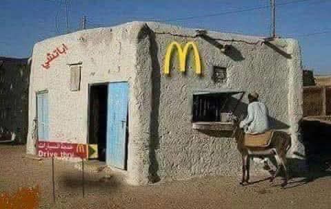 Enseigne volée à Millau il y a 25 ans #McDonalds venez comme vous etes 
#McDrive mc merguez 😂