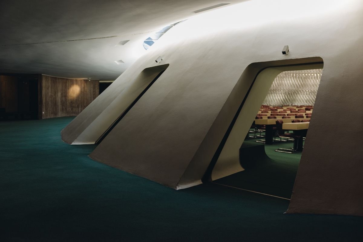 designdocument's tweet image. French Communist Party Headquarters designed by Brazilian architect Oscar Niemeyer (1971) πΌπ§©
