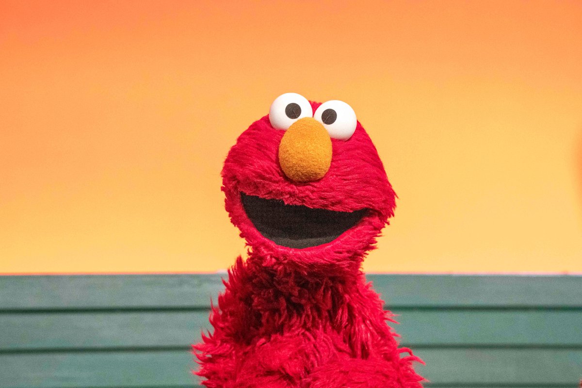 elmo's tweet image. Happy Monday, everybody! Elmo will be right here cheering you on. ❤️ #MondayMotivation
