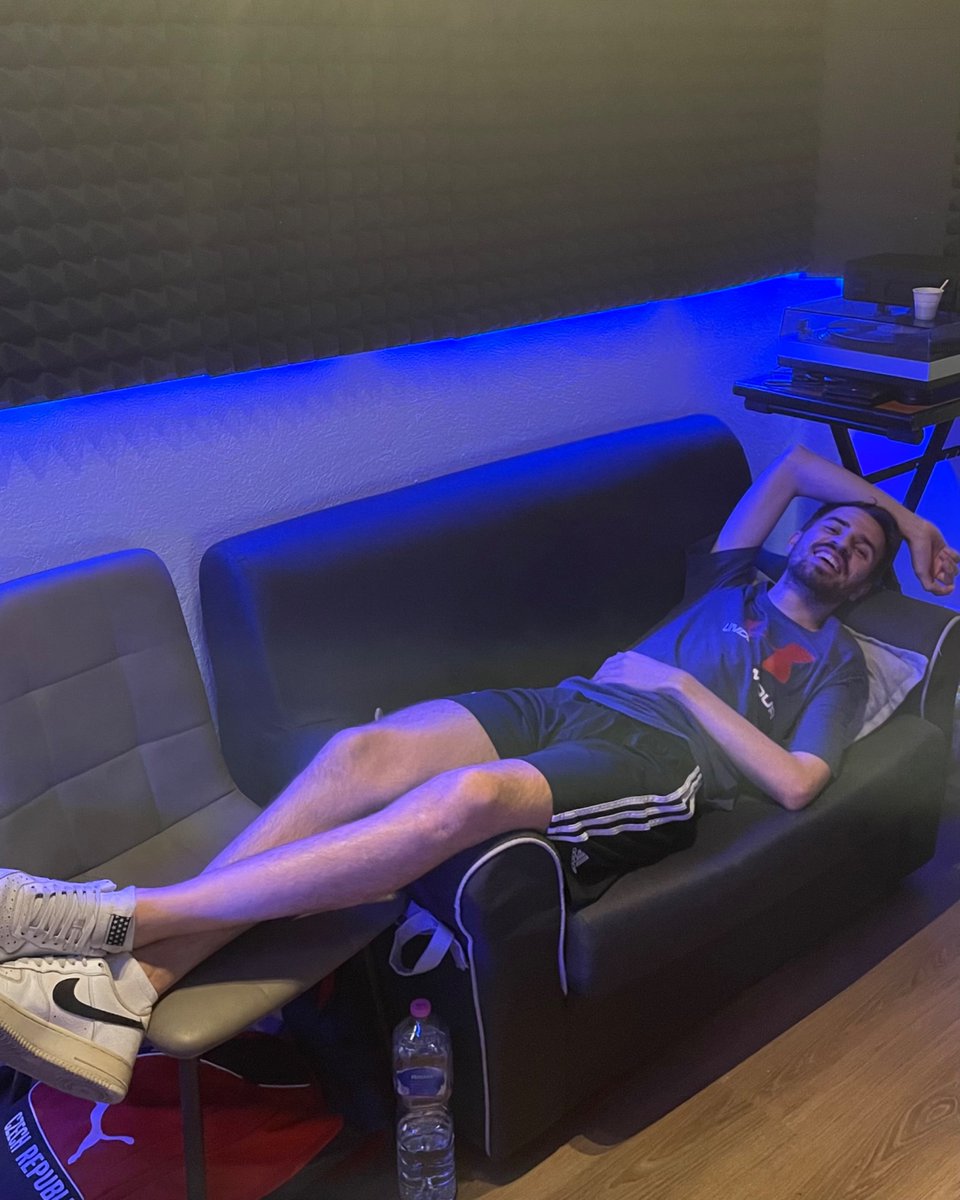PDJM03's tweet photo. Password Wi-Fi 🛜 con l’unica Amanda Iannotta 🖤 presente nel nuovo album Fratelli della Distruzione.
https://t.co/JzLI2JpN5c https://t.co/aHOvs1nEBm
