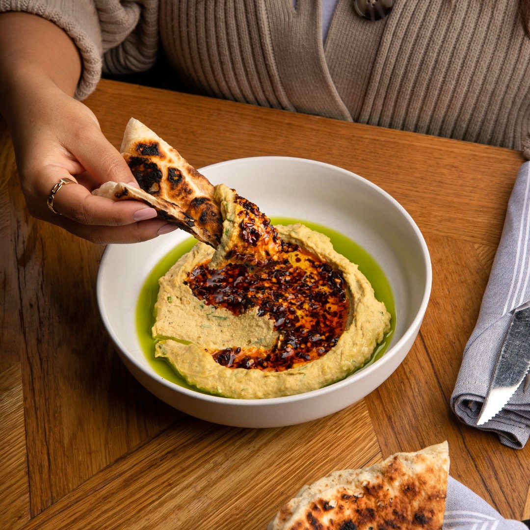 LiciousTO's tweet image. Summerlicious is on! Over 220 #LiciousTO restaurants serving up three-course prix fixe menus. Explore new tastes, revisit old favourites and #LoveLocal 🍁 with every delicious bite.
Reserve now! 🍽️
toronto.ca/explore-enjoy/…
📸:
Ayla
Cafe Zuzu
Baro
Edna + Vita